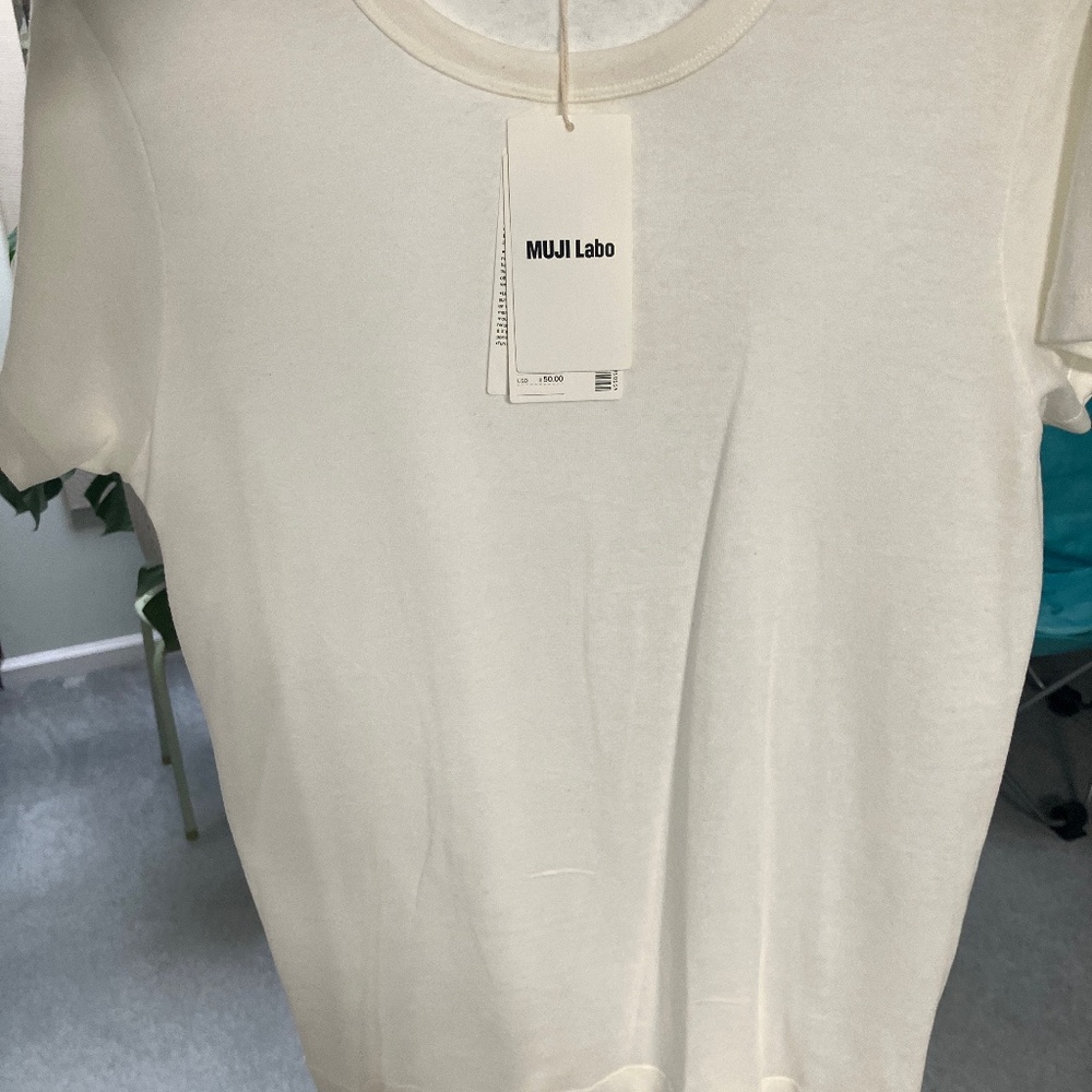 Muji NWT linen blend Women’s short sleeve tee L